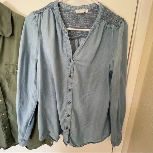 Bundle of maternity shirts and strechable jeans pants - Picture 4 of 11